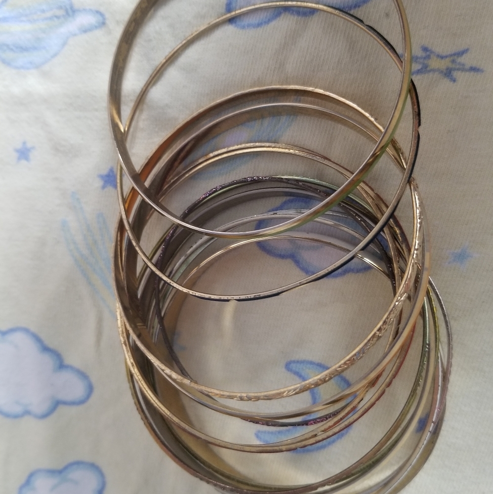 Bangles (Bracelets) - Picture 2 of 4